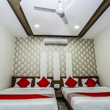 Oyo 16163 Hotel Shri Hari Ujjain Luaran gambar