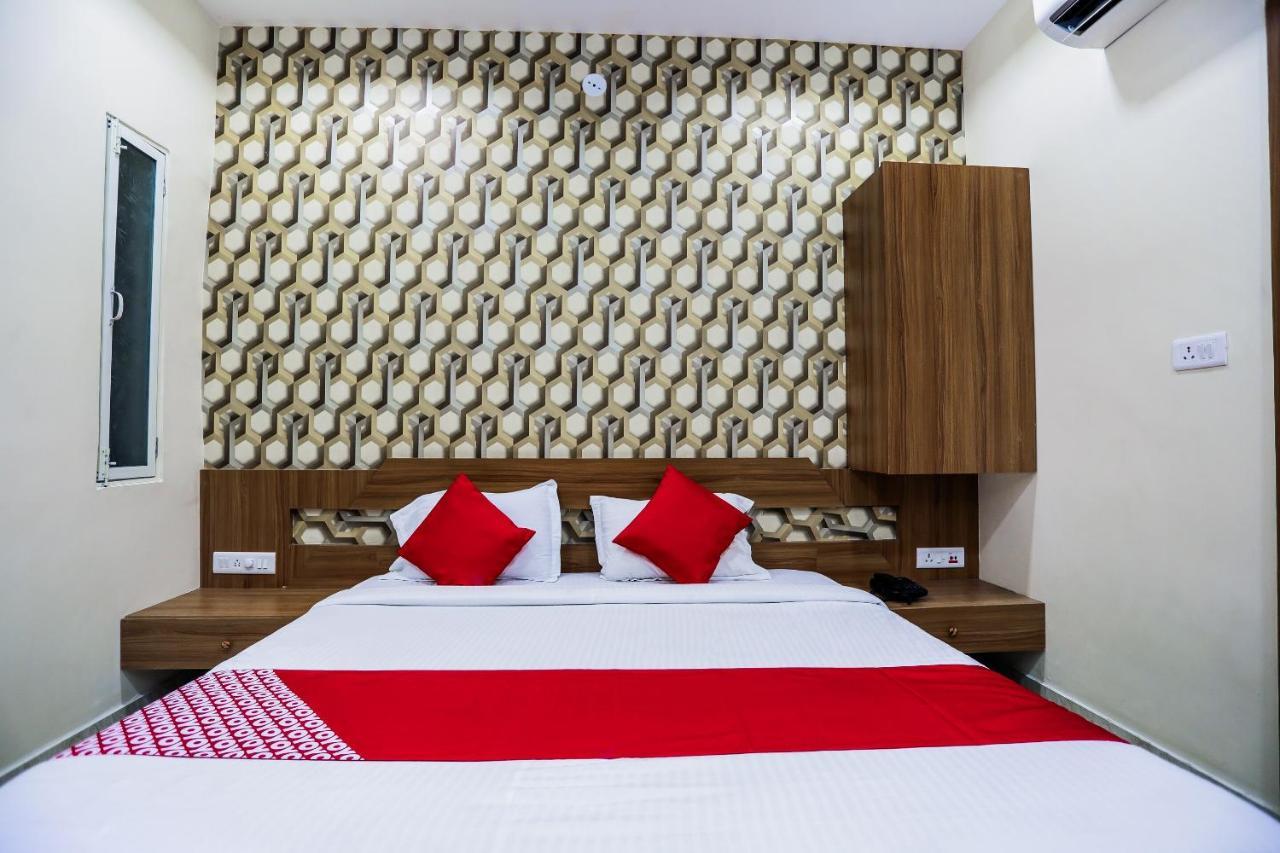 Oyo 16163 Hotel Shri Hari Ujjain Luaran gambar