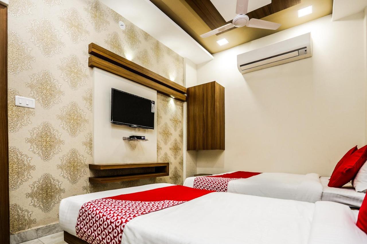 Oyo 16163 Hotel Shri Hari Ujjain Luaran gambar