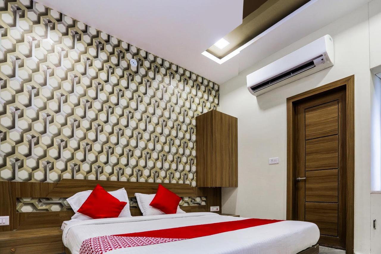 Oyo 16163 Hotel Shri Hari Ujjain Luaran gambar