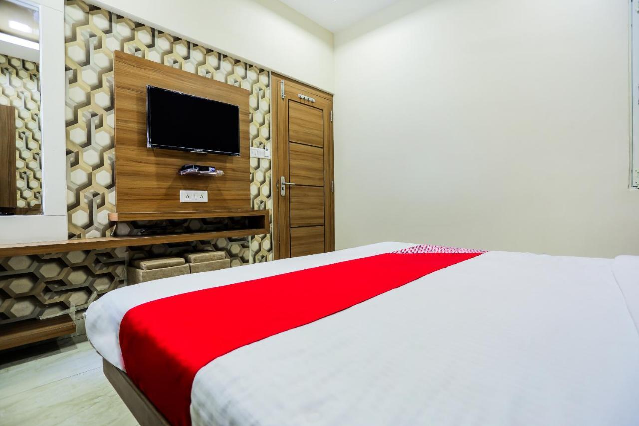 Oyo 16163 Hotel Shri Hari Ujjain Luaran gambar