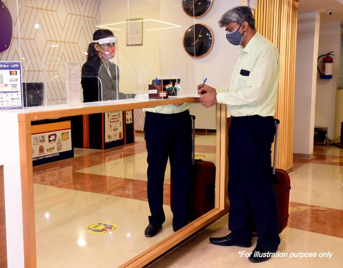 Oyo 16163 Hotel Shri Hari Ujjain Luaran gambar