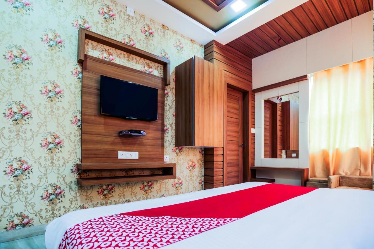 Oyo 16163 Hotel Shri Hari Ujjain Luaran gambar